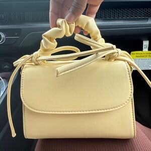 Elegant Cream Chain Shoulder Bag